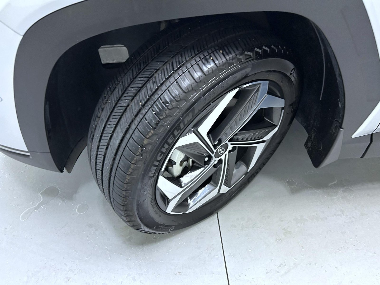 Used 2024 Hyundai Tucson Limited AWD/4WD image 23