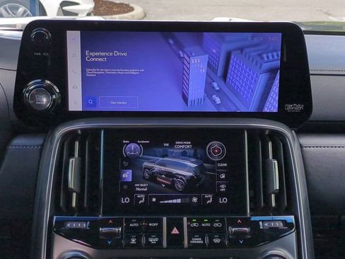 Used 2022 Lexus LX 600 4WD w/ Appearance Package image 17