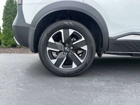 Used 2025 Nissan Kicks SV AWD/4WD image 32