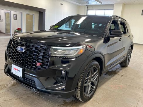 Certified 2025 Ford Explorer ST image 4
