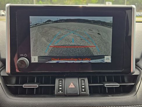 Used 2023 Toyota RAV4 XLE Premium image 7