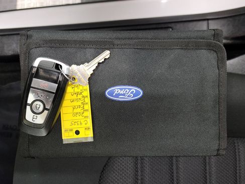 Used 2020 Ford Fusion SE FWD image 24