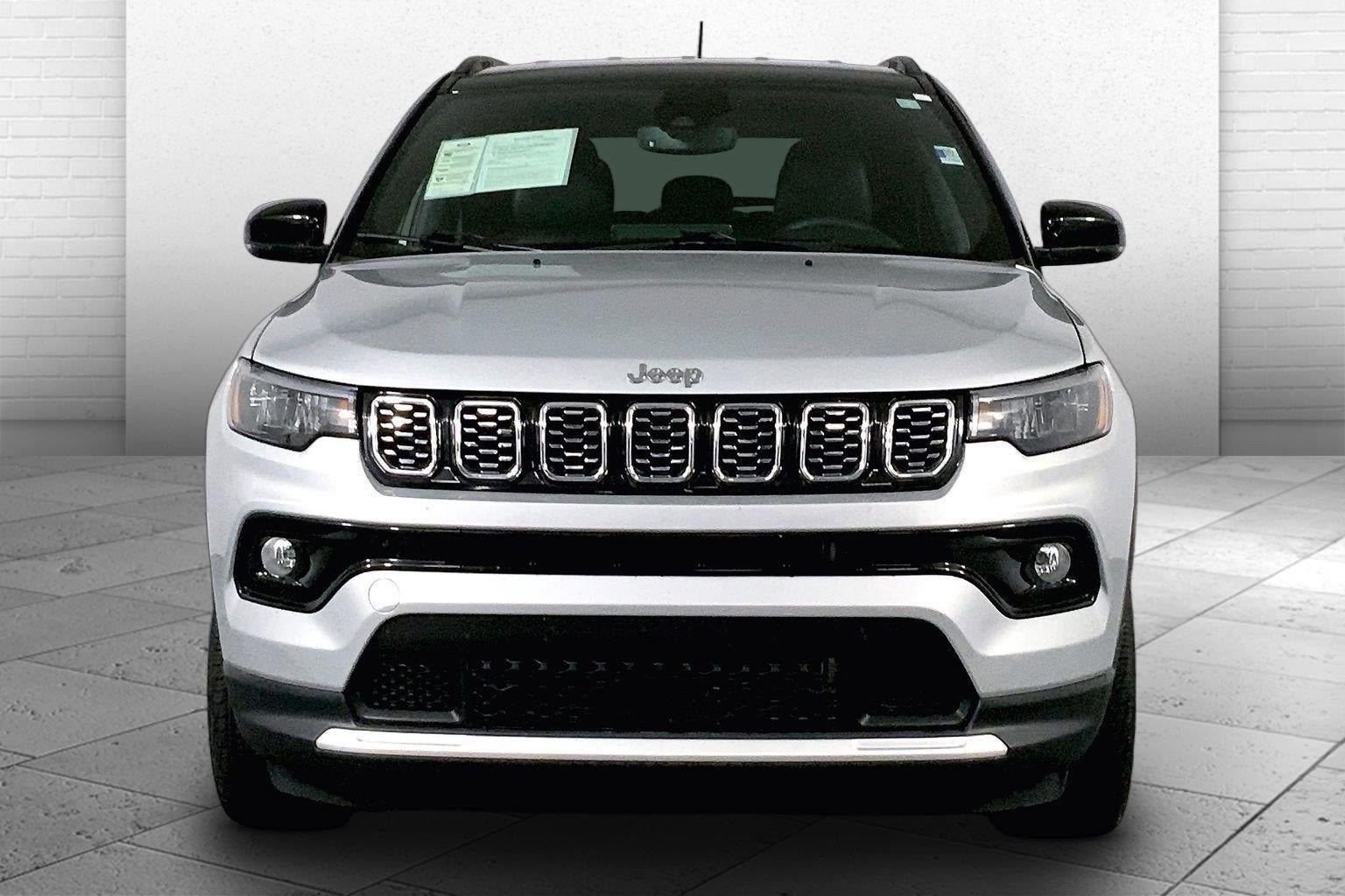 Used 2025 Jeep Compass Limited AWD/4WD image 2