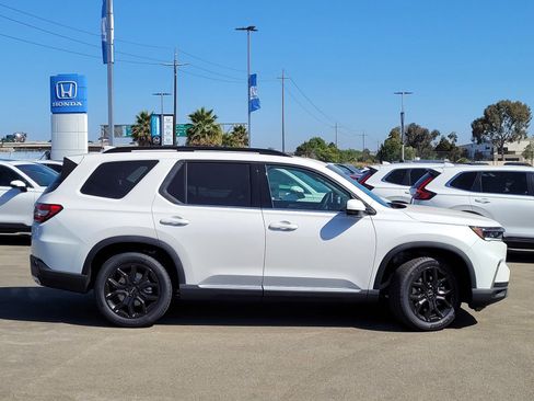 New 2025 Honda Pilot Touring image 4