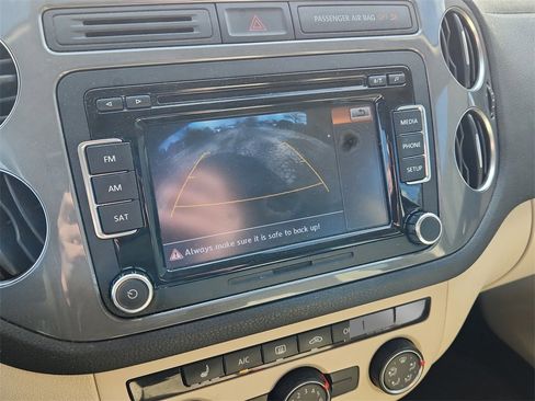 Used 2015 Volkswagen Tiguan SE image 25
