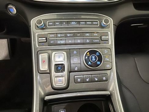 Used 2022 Hyundai Santa Fe Limited AWD/4WD image 22