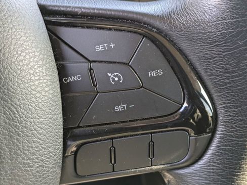 Used 2018 Jeep Renegade Altitude w/ Advanced Technology Group image 19