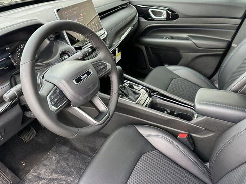 New 2026 Jeep Compass Latitude image 10