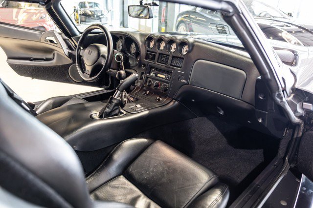 Used 2000 Dodge Viper RT/10 RWD image 10