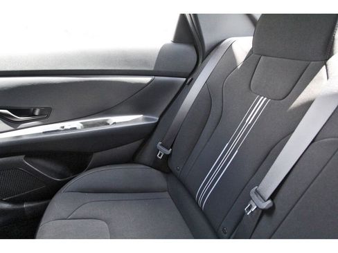 Used 2025 Hyundai Elantra SEL FWD image 11