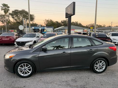 Used 2018 Ford Focus SE image 4