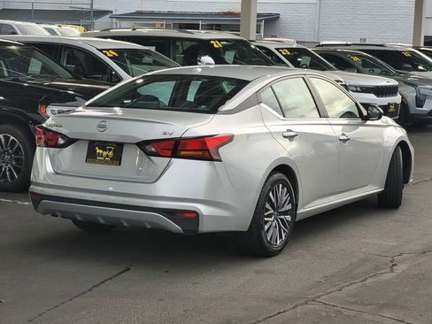 Used 2024 Nissan Altima 2.5 SV image 4