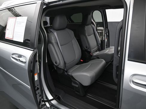 Certified 2024 Toyota Sienna XLE w/ XLE Plus Package image 33