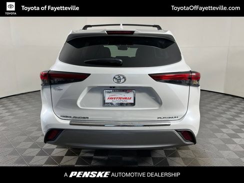 Used 2023 Toyota Highlander Platinum FWD image 13