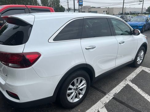 Used 2019 Kia Sorento AWD V6 image 6