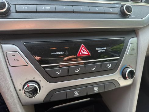 Used 2017 Hyundai Elantra SE FWD image 11