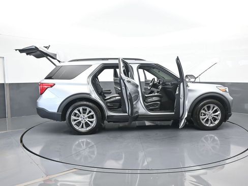 Used 2022 Ford Explorer XLT w/ Equipment Group 202A image 70