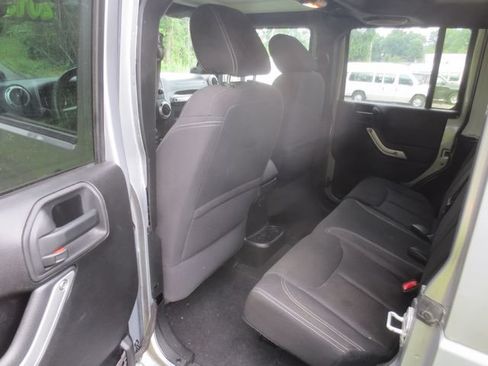 Used 2013 Jeep Wrangler Unlimited Sahara w/ Connectivity Group AWD/4WD image 10