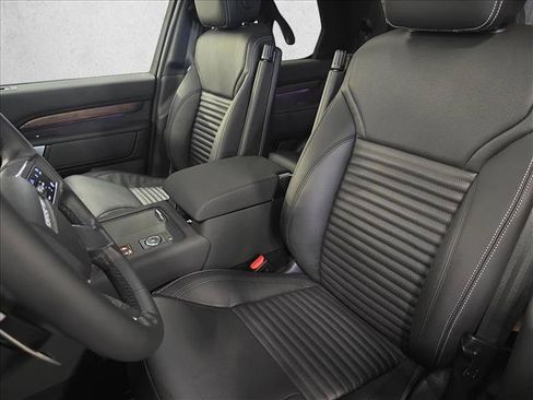 New 2026 Land Rover Discovery S AWD/4WD image 17