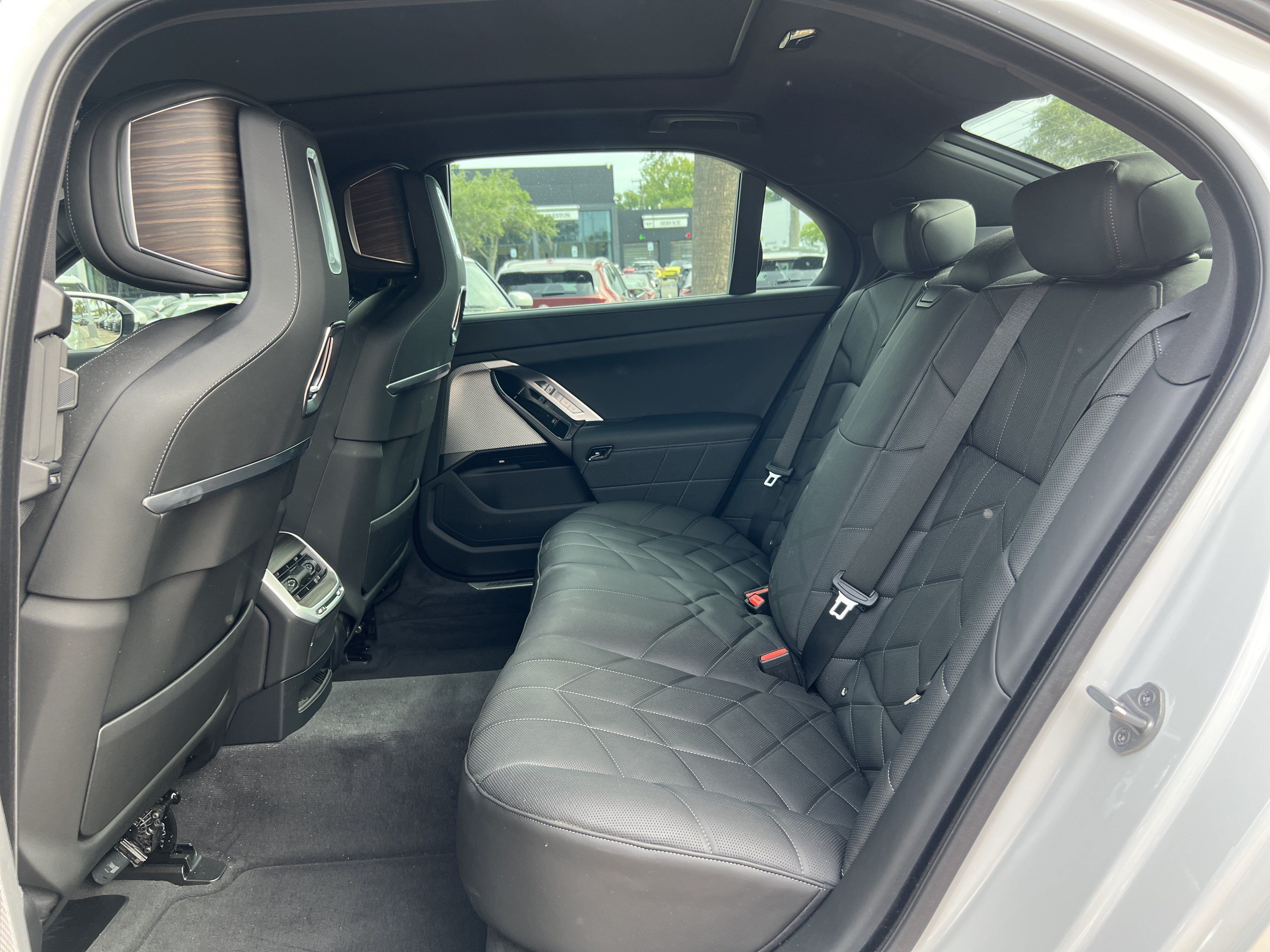 Certified 2025 BMW 760i xDrive AWD/4WD image 30