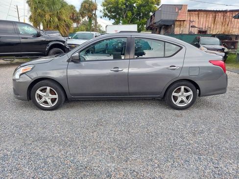 Used 2019 Nissan Versa SV image 9