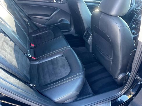 Used 2014 Volkswagen Passat 1.8T SEL Premium image 16