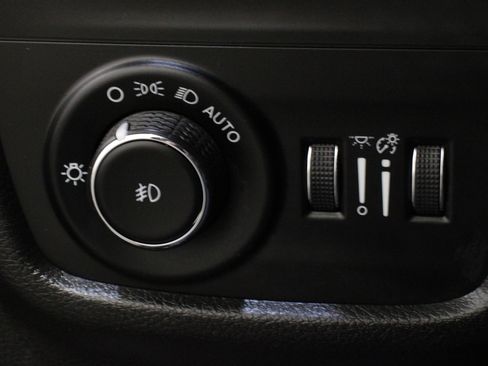 Used 2023 Jeep Grand Cherokee Limited w/ Black Appearance Package AWD/4WD image 11