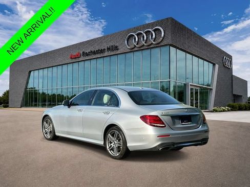 Used 2017 Mercedes-Benz E 300 4MATIC image 4