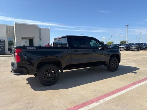 Used 2025 Chevrolet Silverado 1500 LT Trail Boss w/ Convenience Package II AWD/4WD image 5