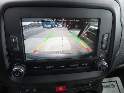 Used 2016 Jeep Renegade Limited image 19