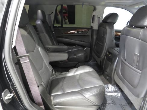 Used 2016 Cadillac Escalade Luxury RWD image 11