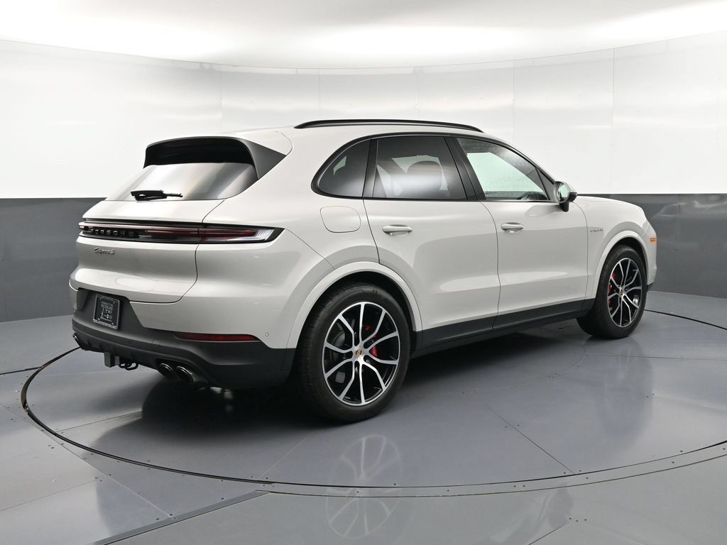 Certified 2025 Porsche Cayenne S AWD/4WD image 8