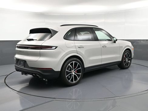 Certified 2025 Porsche Cayenne S AWD/4WD image 8