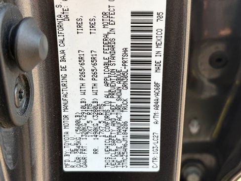 Used 2018 Toyota Tacoma TRD Sport AWD/4WD image 35