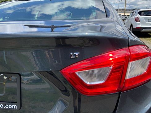 Used 2017 Chevrolet Cruze LT FWD image 24