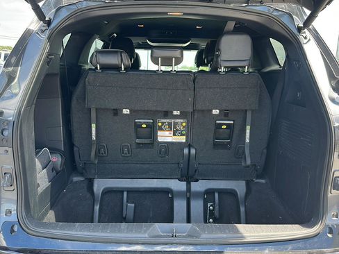 Used 2025 Toyota Sienna Platinum AWD/4WD image 14