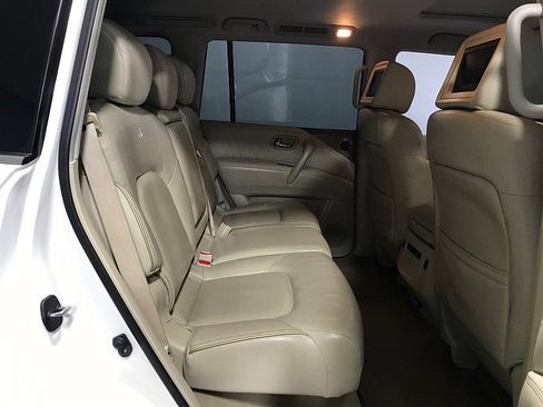 Used 2014 INFINITI QX80 4WD w/ Theater Package image 18