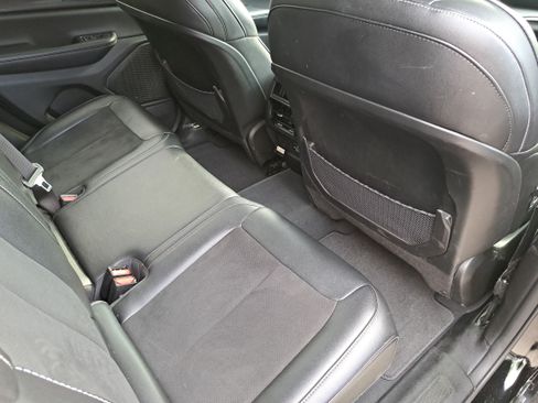 Used 2023 Jeep Grand Cherokee Altitude AWD/4WD image 11