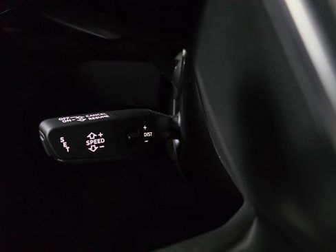 Used 2022 Audi e-tron Premium Plus image 25