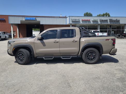 Used 2022 Nissan Frontier PRO-4X w/ Pro-4X Premium Package AWD/4WD image 26