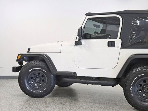 Used 2004 Jeep Wrangler 4WD w/ 30" Tire & Wheel Group image 12