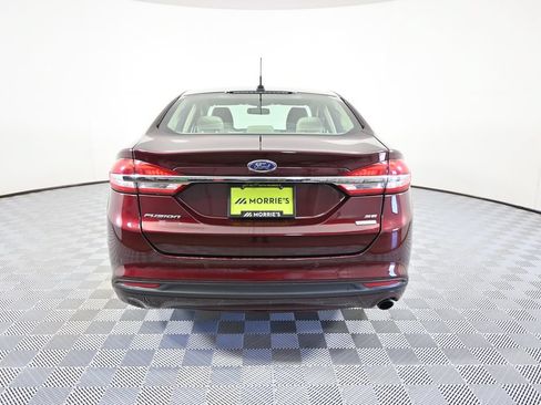 Used 2017 Ford Fusion SE w/ Fusion SE Technology Package FWD image 5