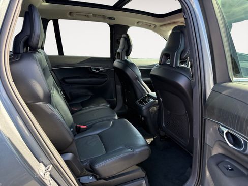 Used 2020 Volvo XC90 T6 Momentum AWD/4WD image 18