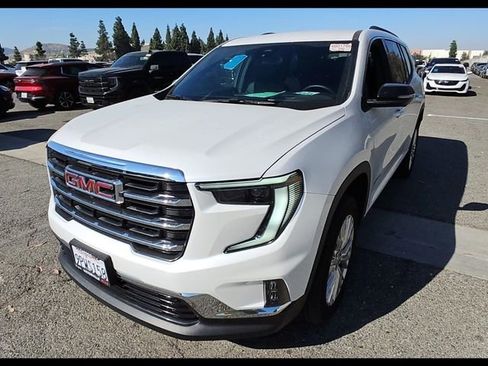 Used 2024 GMC Acadia Elevation FWD image 3