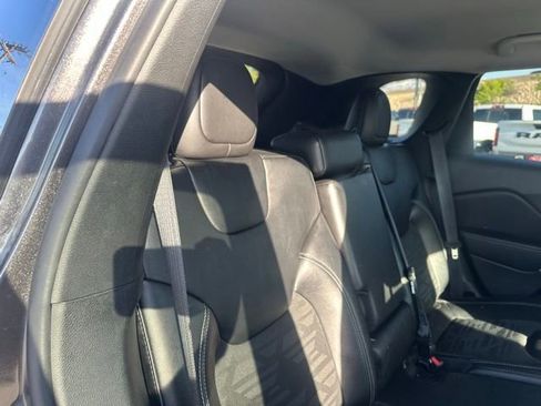 Used 2022 Jeep Cherokee Latitude AWD/4WD image 19