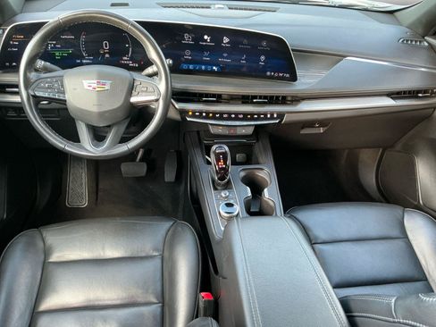 Used 2024 Cadillac XT4 Premium Luxury AWD/4WD image 11
