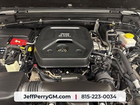 Used 2021 Jeep Wrangler Unlimited Sahara w/ Uconnect 4C Nav & Sound Group AWD/4WD image 30