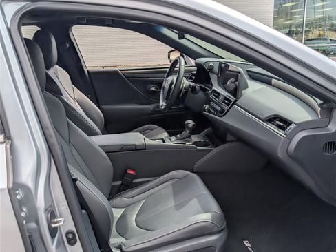 Used 2024 Lexus ES 300h F Sport image 11