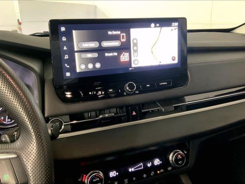 Used 2025 Mitsubishi Outlander SE image 6