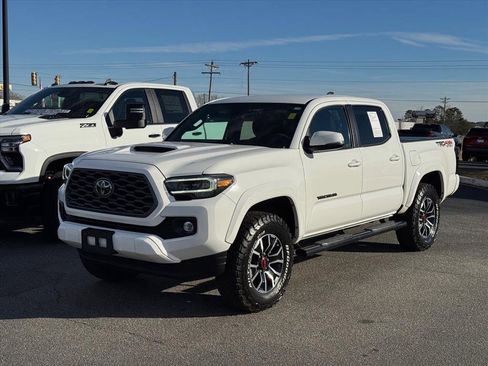 Used 2023 Toyota Tacoma SR image 7